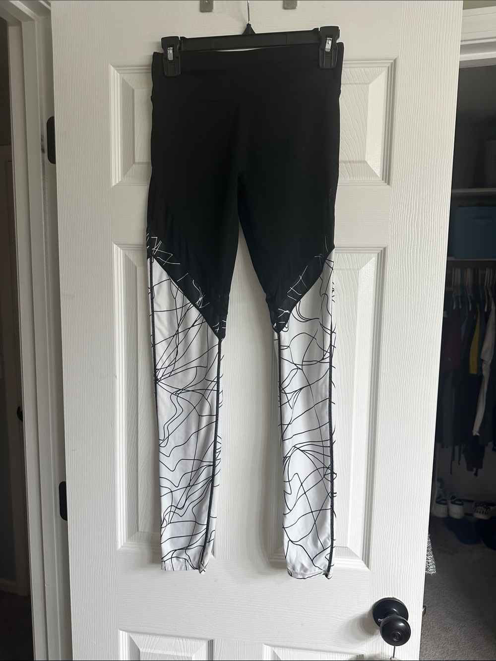 Women’s Black and White Patterned Leggings